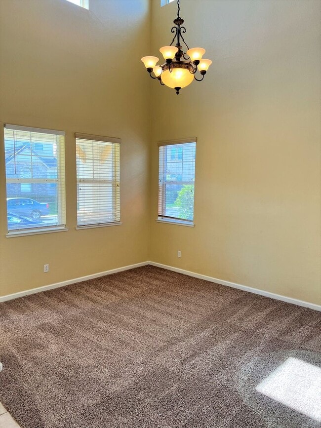 Building Photo - Beautiful home in Reflections gated community