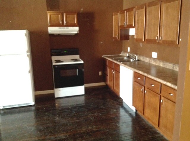 Kitchen - 7617 S Broadway