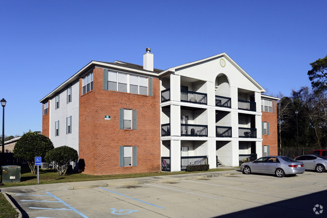 Building Photo - Hidden Oaks Apartments