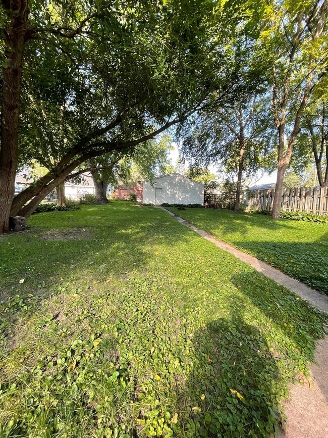 Foto del edificio - Five Bedroom Home in Central La Crosse