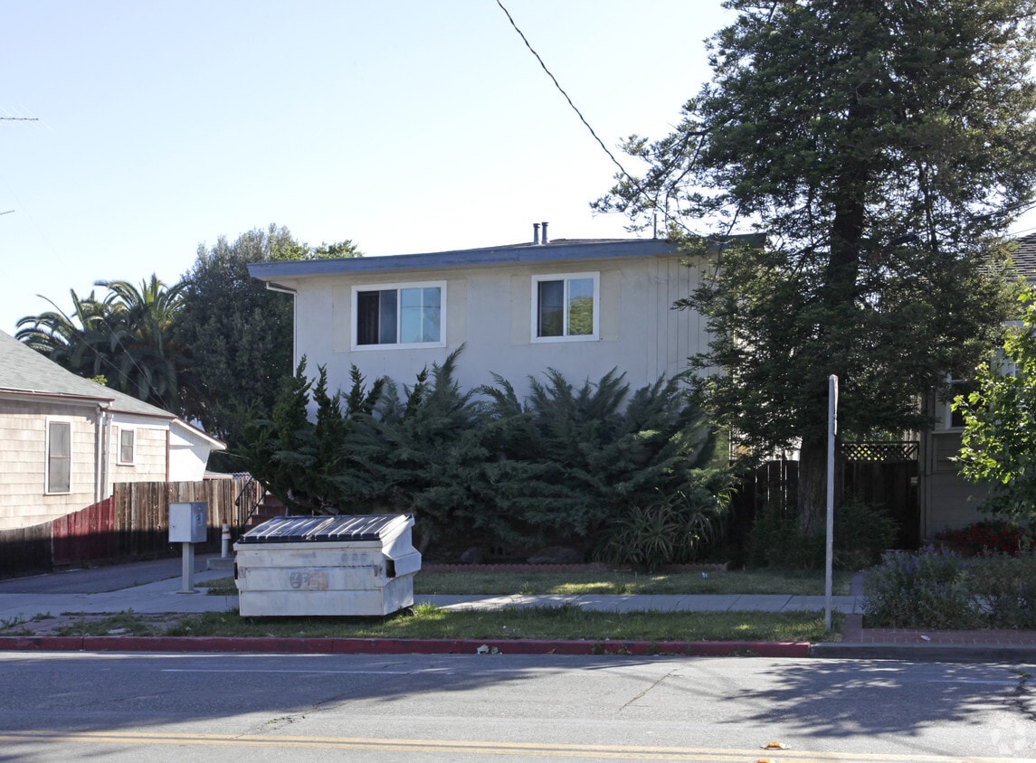 Building Photo - 670 N 4th St