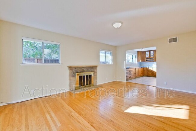 Building Photo - 1602 Quail Ave