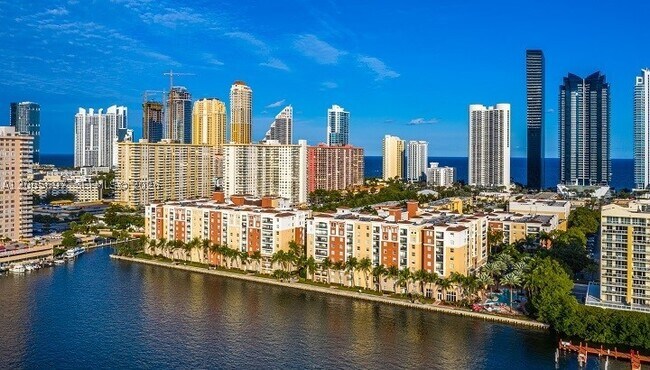 Foto del edificio - 17150 N Bay Rd