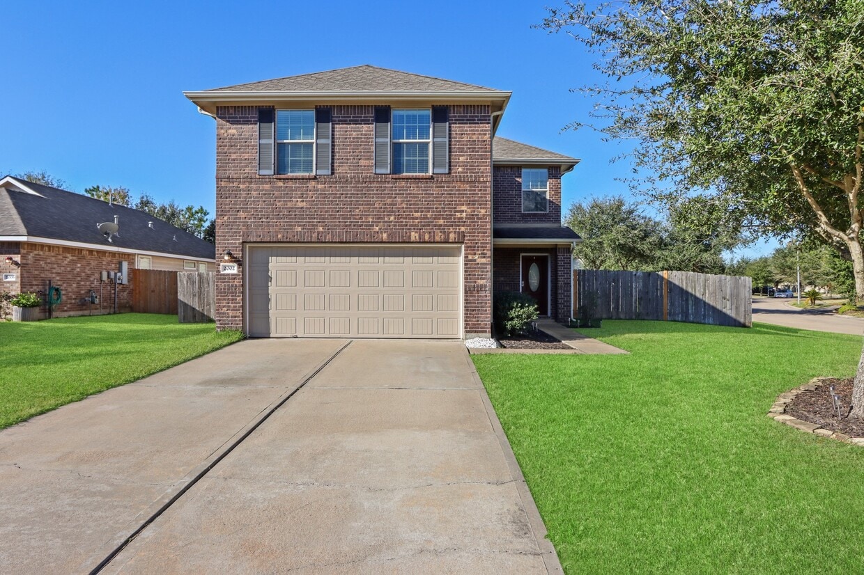 Foto principal - 2002 Collins Rose Ct