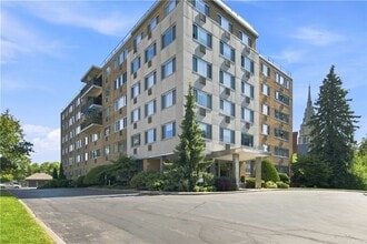 Building Photo - 1000 East Ave