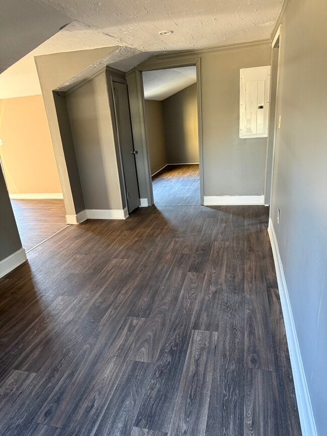 Building Photo - 522 James St