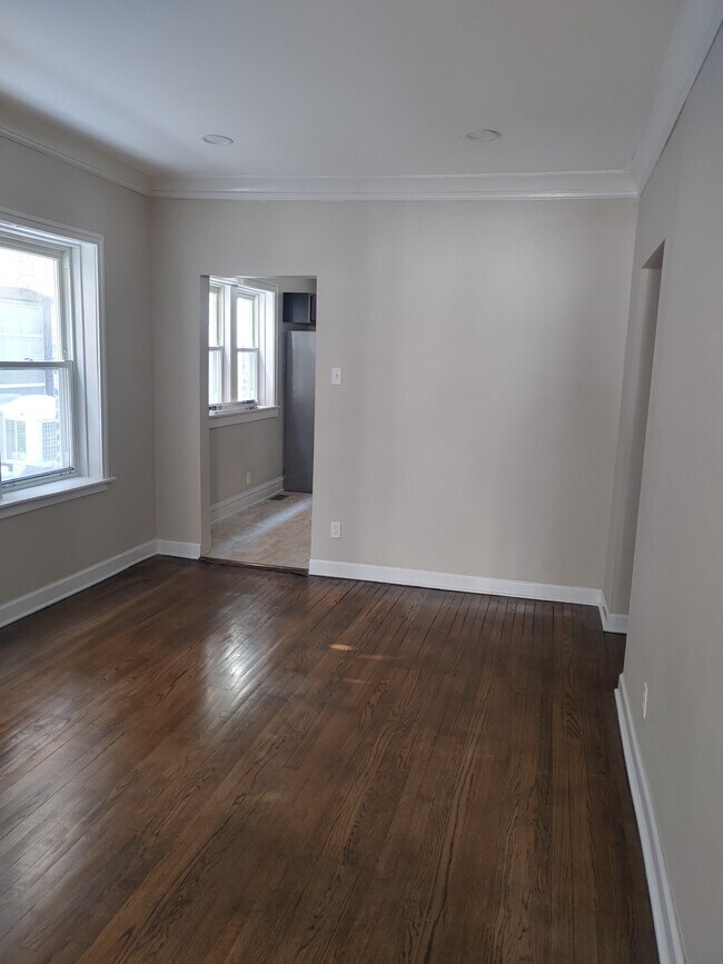Foto del edificio - 8016 S Marshfield Ave