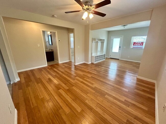 Building Photo - Charming 3BR/2BA Home for Rent – Prime Tam...