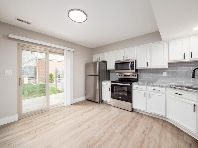 Foto del edificio - 635 Pebble Pl Dr