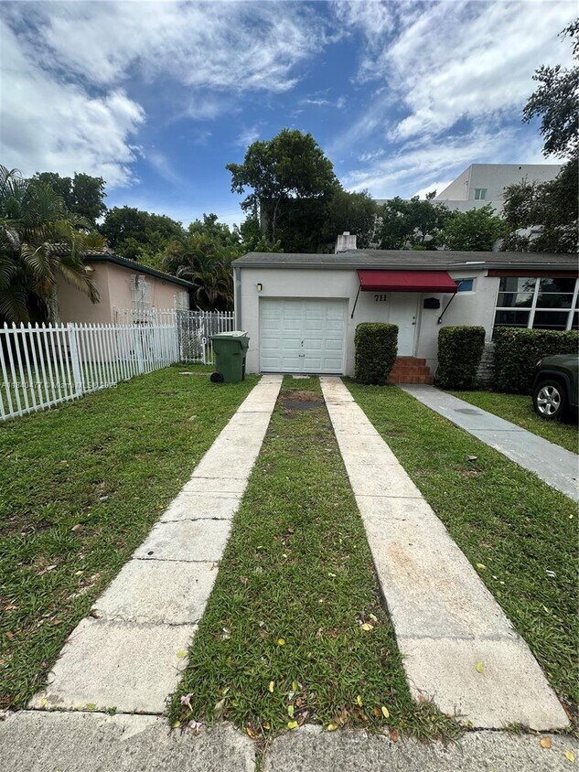 Foto principal - 711 SW 39th Ave
