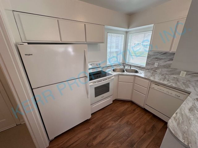 Foto del edificio - Charming 2-Bed Bungalow Retreat in Heart of Portland – Cozy 850 Sq Ft Space Awaits!