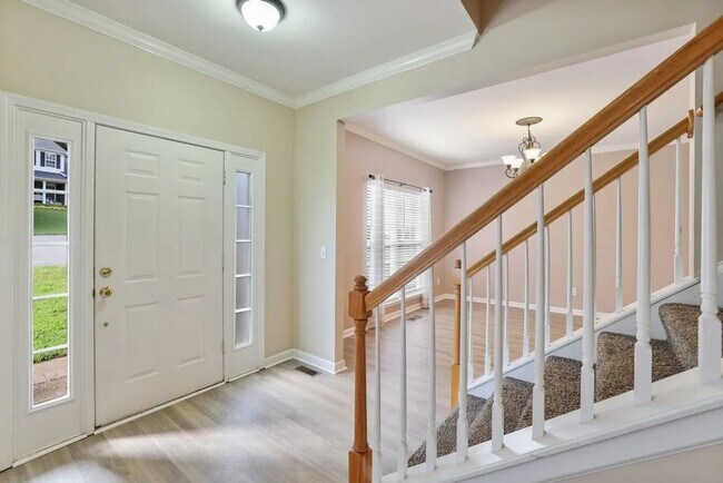 Foto del edificio - Well Appointed 4BR Home in Brentwood