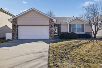 Building Photo - 2554 SW 19th St