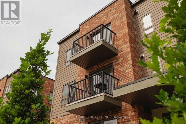 Photo du bâtiment - 361 Lancaster St W