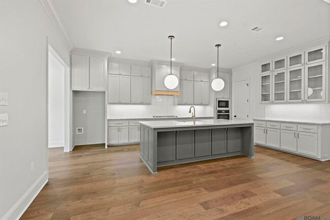 Building Photo - 8718 Brentwood Dr