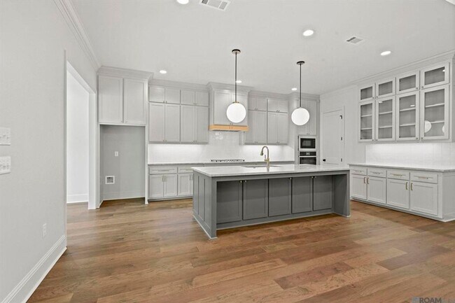 Foto del edificio - 8718 Brentwood Dr