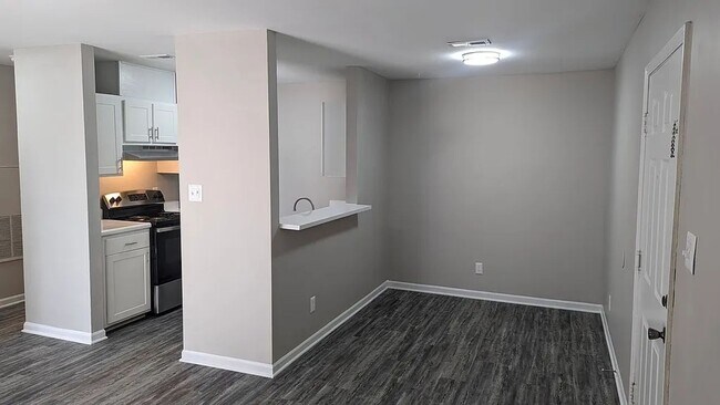 Foto del edificio - 2703 W Gate City Blvd