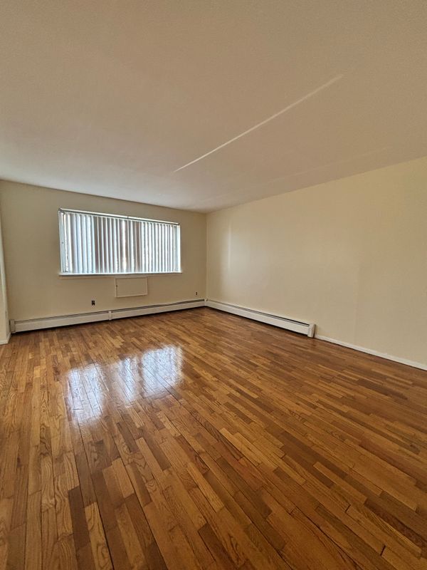 Foto del edificio - 2813 Gunther Ave