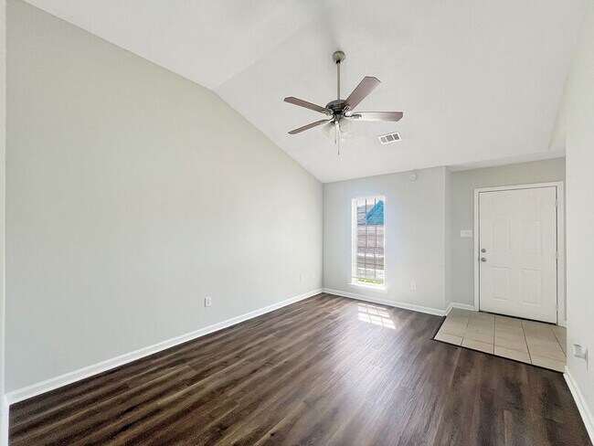 Building Photo - 5649 Kaitlyn Dr W