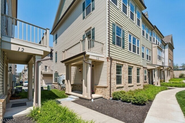 Foto del edificio - 10 Cortland Ct
