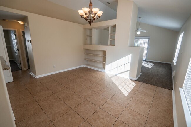 Foto del edificio - 3825 McFarlane Dr