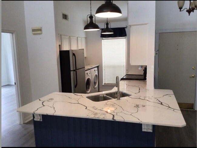 Building Photo - Townhome Close to Lake Conroe