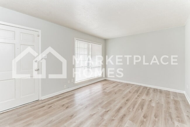 Building Photo - 3220 Gina Dr