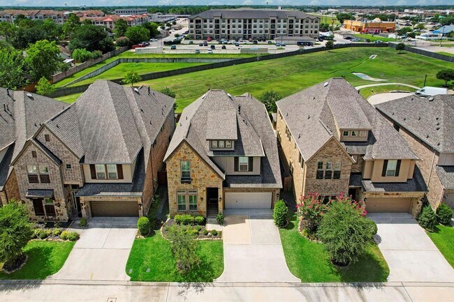 Foto del edificio - 13215 Pkwy Glen Dr