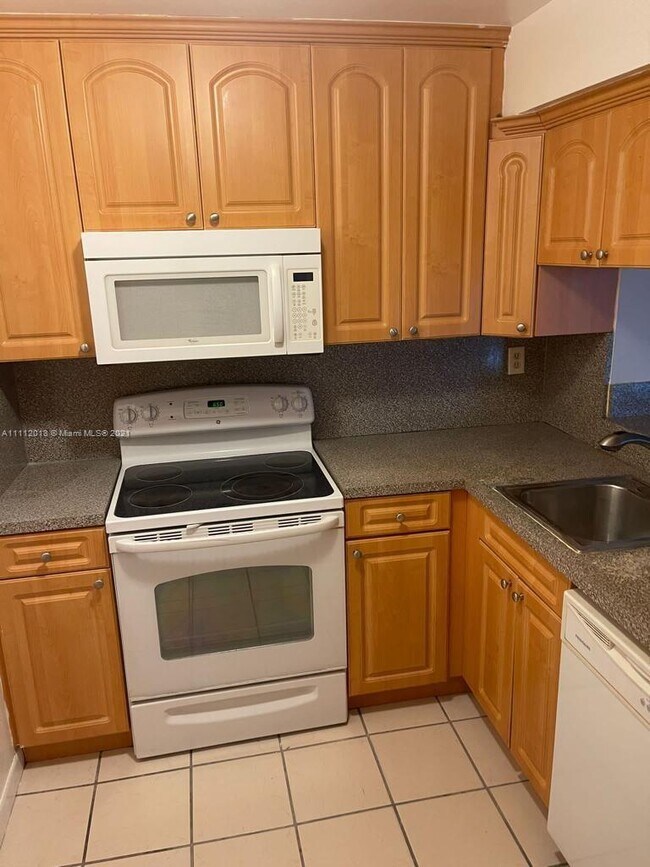 Foto del edificio - 11800 SW 18th St