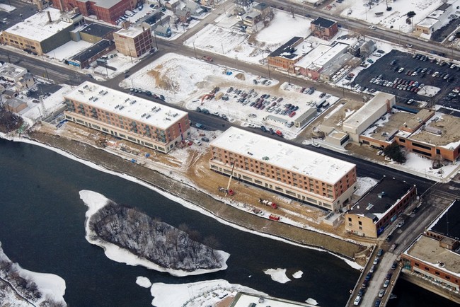 Aerial Photo - River Street Plaza