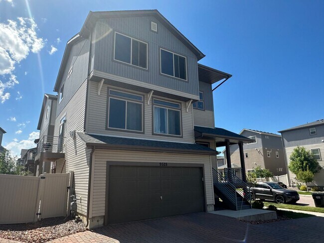 Foto del edificio - 3 Bed 3 bath house in Banning Lewis!