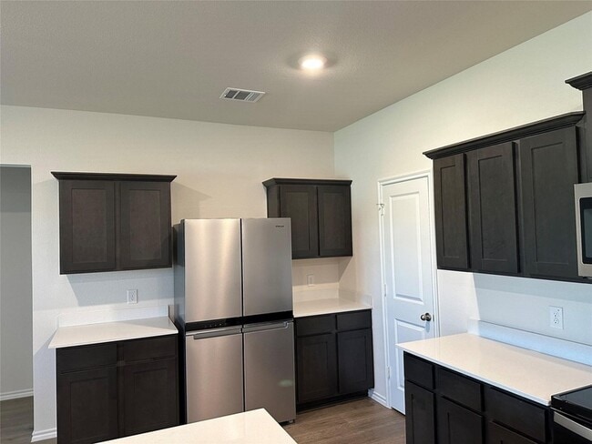 Foto del edificio - 219 Greenshade Ln