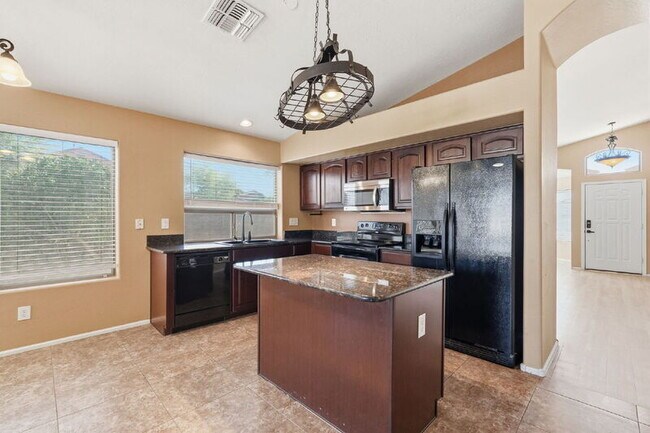 Foto del edificio - 40310 W Novak Ln