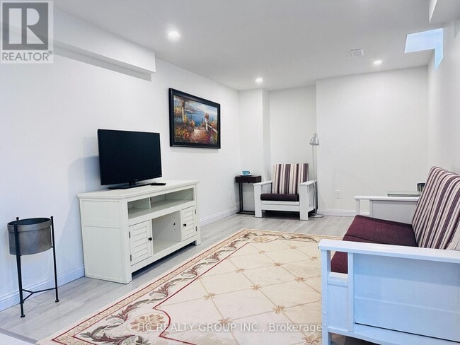 Building Photo - 68 Marbrook St