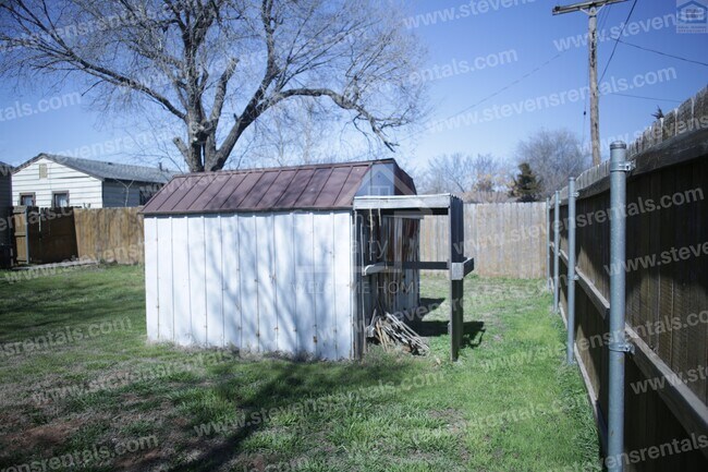 Building Photo - 1204 SW 24th Pl