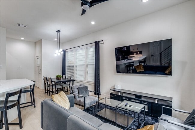 Photo - 5618 Canal St Townhome