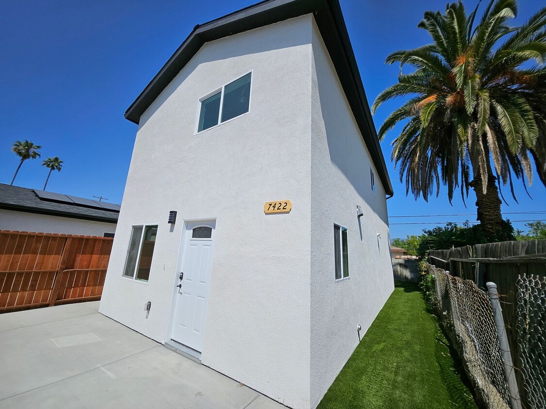 Primary Photo - 7426 Denny Ave