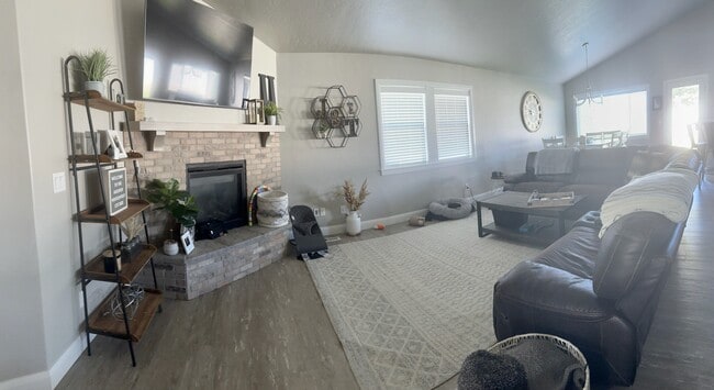 Building Photo - 5392 W Los Flores St
