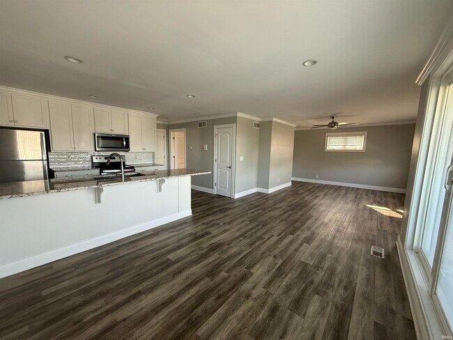 Foto del edificio - 602 SE Riverside Dr