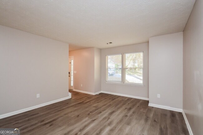 Foto del edificio - 1693 Laurel Creek Cir