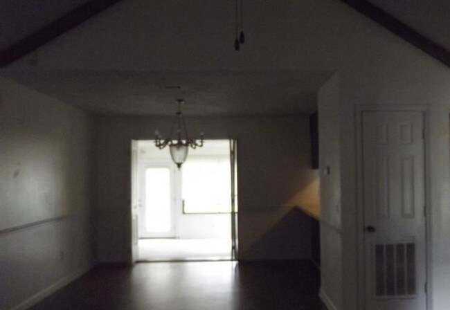 Building Photo - 136 Deann Dr
