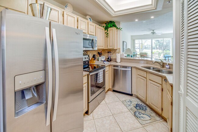 Foto del edificio - 9851 Costa Mesa Ln