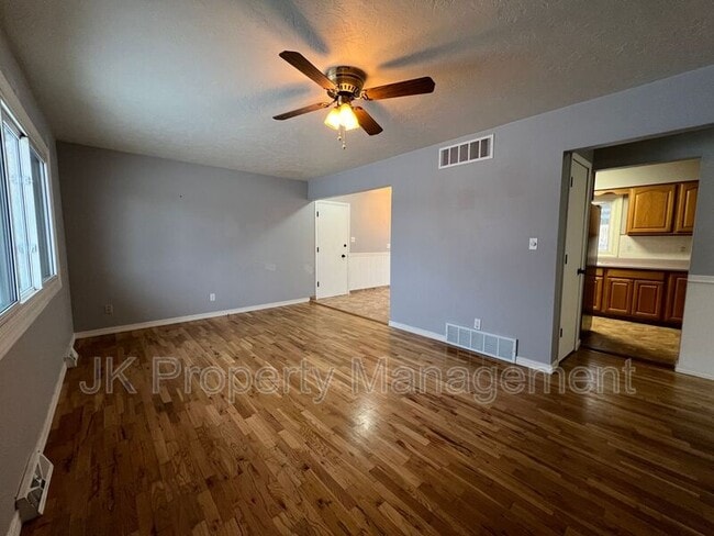 Building Photo - 333 Riverview 4 W