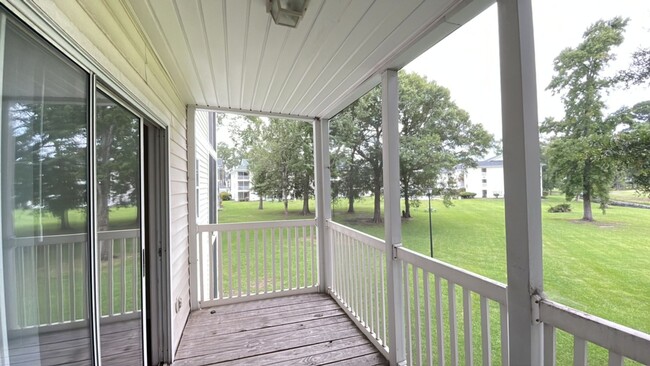 Building Photo - Adorable 1 Bedroom Condo w/ All Utilities ...