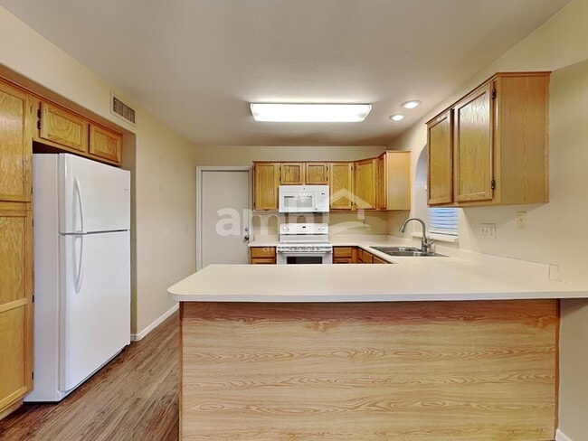 Building Photo - 4106 E Alder Ave