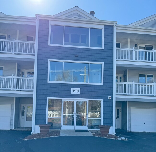 Building Photo - 190 S Quinsigamond Ave #206