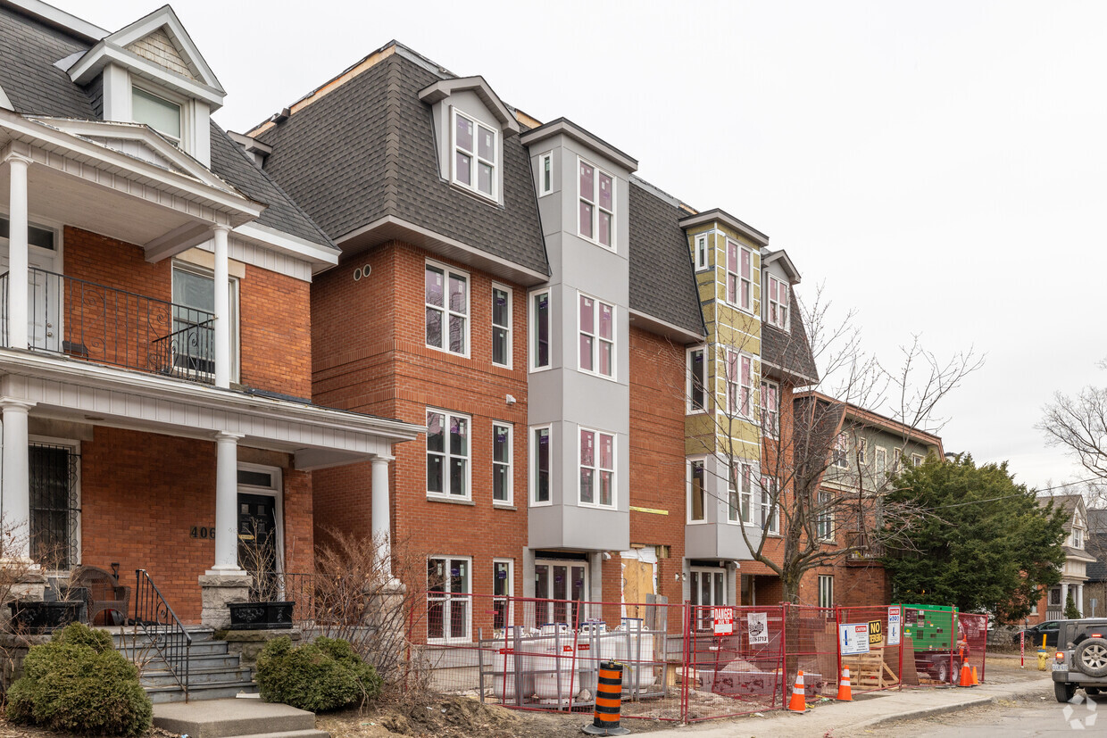 Building Photo - Sunflower Suites