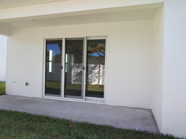 Foto del edificio - 2082 Paragon Cir W