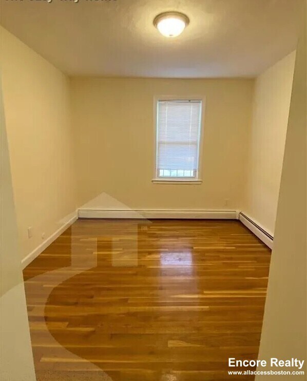 Foto del edificio - 168 N Beacon St