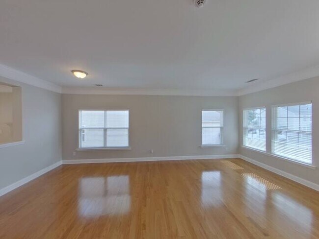 Foto del edificio - NOW AVAILABLE! - 10603 Bur Oak Dr, Charlot...